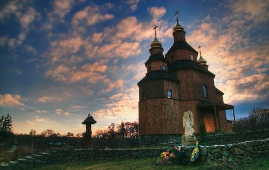 Козацький іконостас у церкві святого Петра Калнишевського