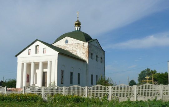 Свято-Троїцький храм у селі Троїцьке